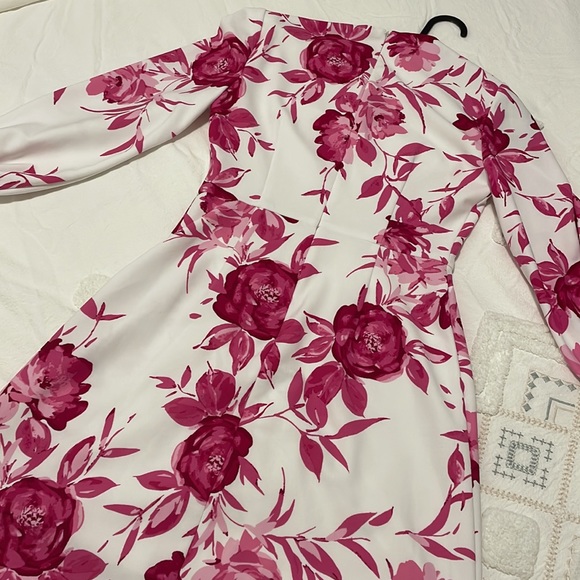 Eliza J Dress - US 6 size floral print, long sleeve - Picture 4 of 5